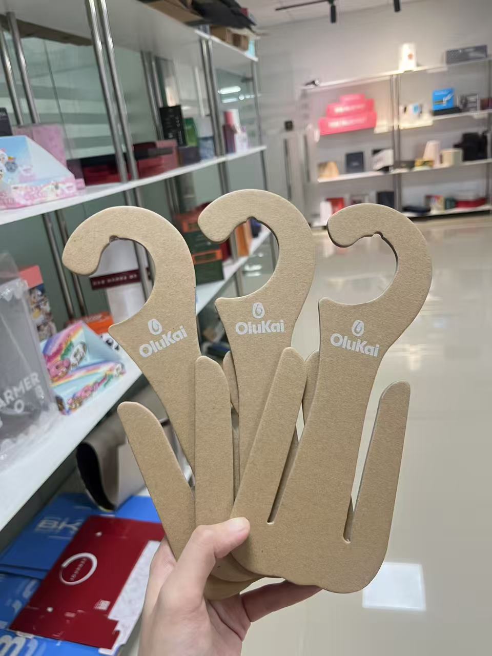 Customized high-end paper hooks and tags