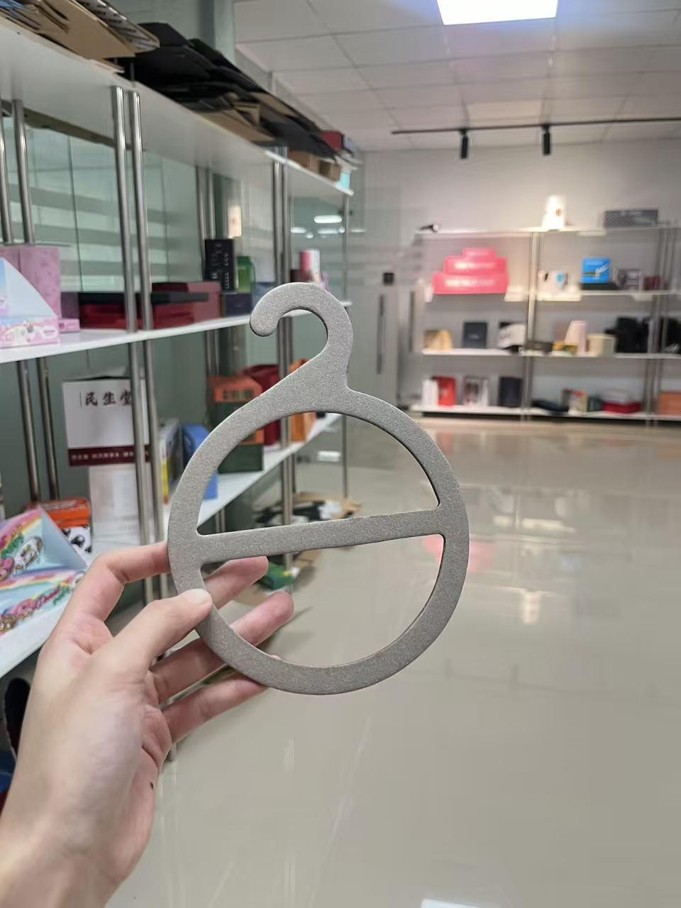 Customized high-end paper hooks and tags